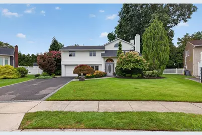 33 Phipps Lane, Plainview, NY 11803 - Photo 1