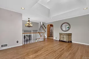 33 Phipps Ln, Plainview, NY 11803 - Photo 33