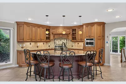 33 Phipps Lane, Plainview, NY 11803 - Photo 9