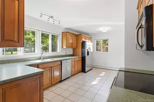 19 Miron Dr, Poughkeepsie, NY 12603 - Photo 13