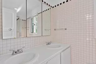 15 Sherwood Ln, Cedarhurst, NY 11516 - Photo 17