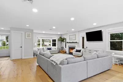 10 Hilltop Lane, Oyster Bay, NY 11771 - Photo 7