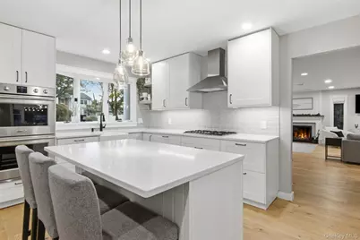 10 Hilltop Lane, Oyster Bay, NY 11771 - Photo 19