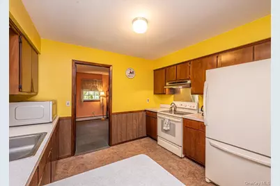 632 Spruce Avenue, Sayville, NY 11782 - Photo 11