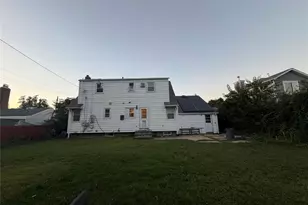 18 Alexander Ave, Hicksville, NY 11801 - Photo 3