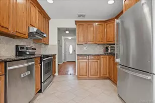 698 Edgewood Dr, Westbury, NY 11590 - Photo 7
