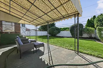698 Edgewood Drive, Westbury, NY 11590 - Photo 31