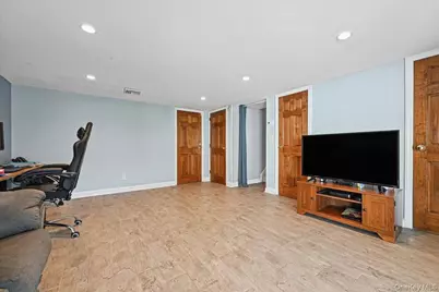 698 Edgewood Drive, Westbury, NY 11590 - Photo 25