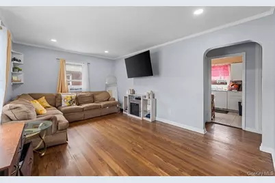 684 Newton Avenue, Uniondale, NY 11553 - Photo 5