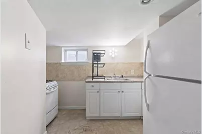 684 Newton Avenue, Uniondale, NY 11553 - Photo 13