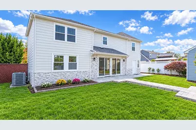 15 Coachman Lane, Levittown, NY 11756 - Photo 29
