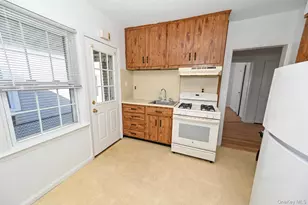 1087 Esther St, Franklin Square, NY 11010 - Photo 5