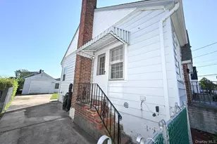 1087 Esther St, Franklin Square, NY 11010 - Photo 23