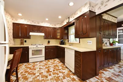 211 Wellington Road, Garden City, NY 11530 - Photo 9