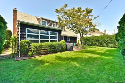 211 Wellington Road, Garden City, NY 11530 - Photo 17
