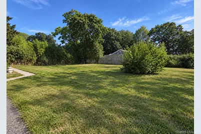 1065 Udall Road, Bay Shore, NY 11706 - Photo 19
