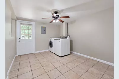 1065 Udall Road, Bay Shore, NY 11706 - Photo 9