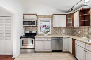 77 Jefferson Ave, Roslyn Heights, NY 11577 - Photo 39