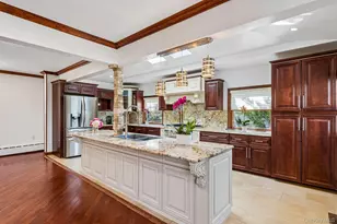 77 Jefferson Ave, Roslyn Heights, NY 11577 - Photo 21