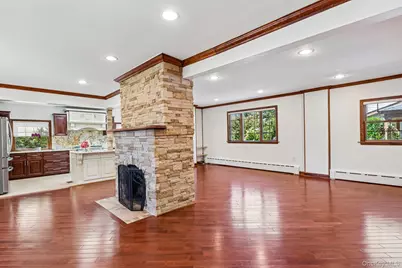 77 Jefferson Avenue, Roslyn Heights, NY 11577 - Photo 15