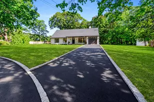 7 Berkshire Ct, Huntington Station, NY 11746 - Photo 3