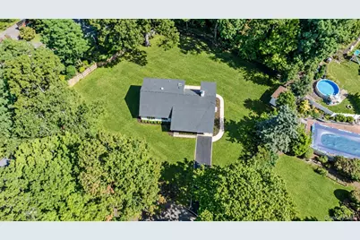 7 Berkshire Court, Huntington Station, NY 11746 - Photo 39