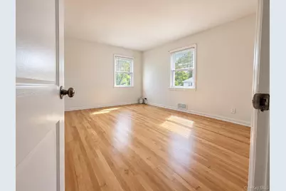 60 Topland Road, White Plains, NY 10605 - Photo 11