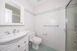 24 Wood Ln, Levittown, NY 11756 - Photo 9