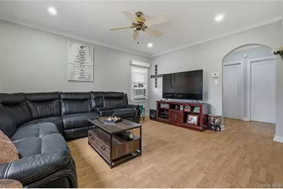 26 Haddon Road, New Hyde Park, NY 11040 - Photo 5