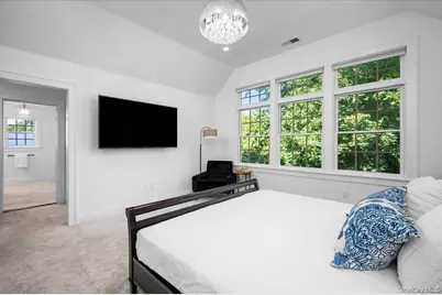 10 E Brookside Drive, Larchmont, NY 10538 - Photo 19