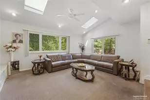 27 Driftwood Dr, Port Washington, NY 11050 - Photo 9
