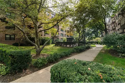 5 Birchwood Court #2-0, Mineola, NY 11501 - Photo 19