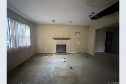 4 Hancock, Yaphank, NY 11980 - Photo 3