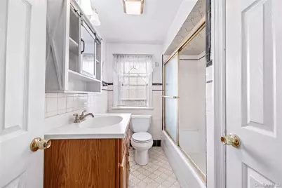 134 Hart Avenue, Yonkers, NY 10704 - Photo 39