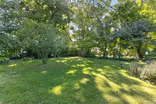 4 Oak Tree Ln, Huntington Station, NY 11746 - Photo 17