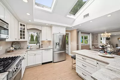 301 Vernon Street, Dix Hills, NY 11746 - Photo 3