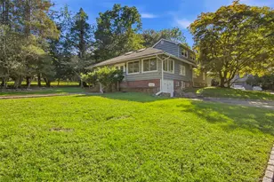 6 Barnhart Pl, Shoreham, NY 11786 - Photo 3