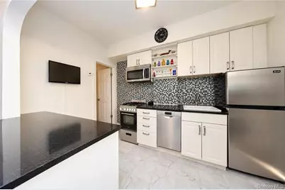 2454 E 18th Street, Brooklyn, NY 11235 - Photo 11