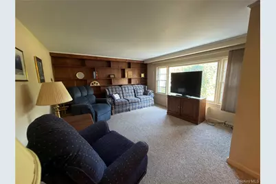 411 Cornwell Avenue, Malverne, NY 11565 - Photo 9