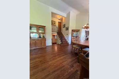411 Cornwell Avenue, Malverne, NY 11565 - Photo 7