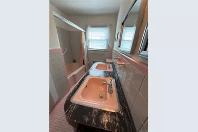 411 Cornwell Avenue, Malverne, NY 11565 - Photo 13