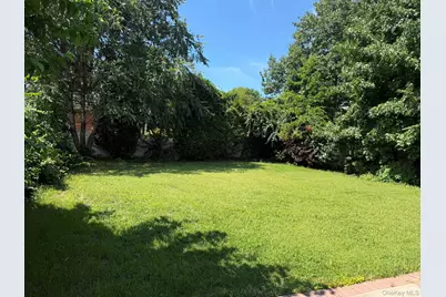 411 Cornwell Avenue, Malverne, NY 11565 - Photo 15