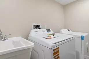 78-13 58th Ave, Middle Village, NY 11379 - Photo 23