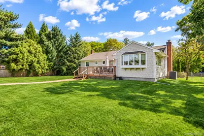 72 S Penataquit Avenue, Bay Shore, NY 11706 - Photo 29