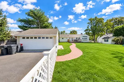 72 S Penataquit Avenue, Bay Shore, NY 11706 - Photo 31