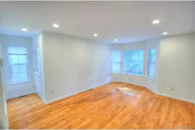 15B Mohegan Avenue, Port Washington, NY 11050 - Photo 3