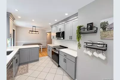 1026 Washington Avenue, West Islip, NY 11795 - Photo 5