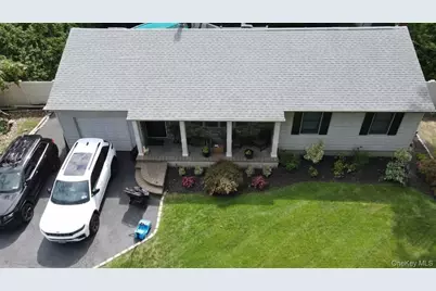 1026 Washington Avenue, West Islip, NY 11795 - Photo 27