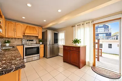108 E 6th Road, Broad Channel, NY 11693 - Photo 7