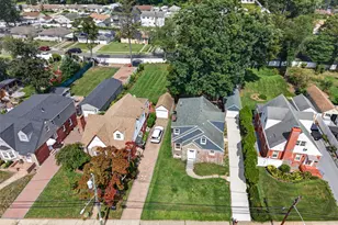 33 Carol St, West Hempstead, NY 11552 - Photo 3